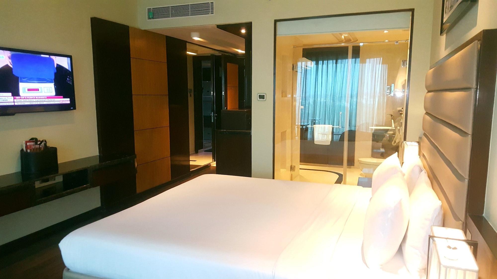 Vivanta Hyderabad, Begumpet Dış mekan fotoğraf A room at the hotel