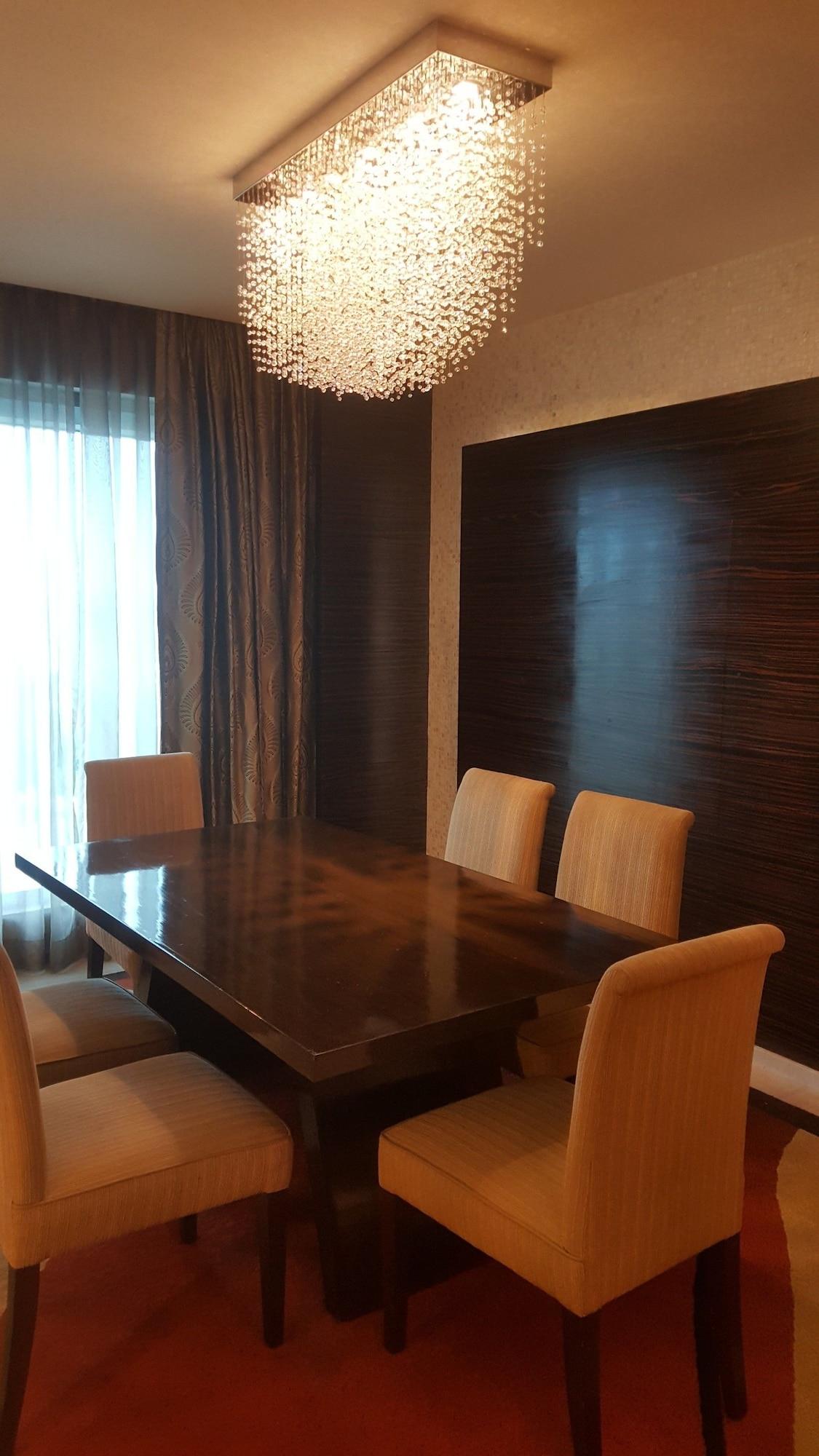 Vivanta Hyderabad, Begumpet Dış mekan fotoğraf A meeting room at the hotel