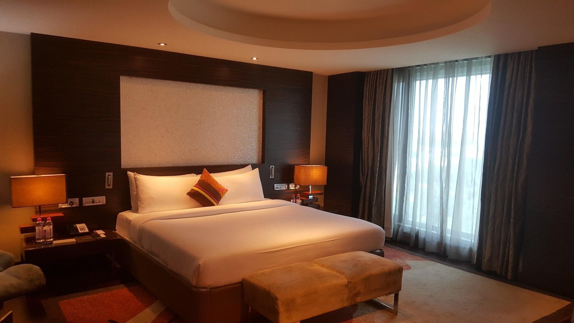 Vivanta Hyderabad, Begumpet Dış mekan fotoğraf A bedroom at the Taj Bengal