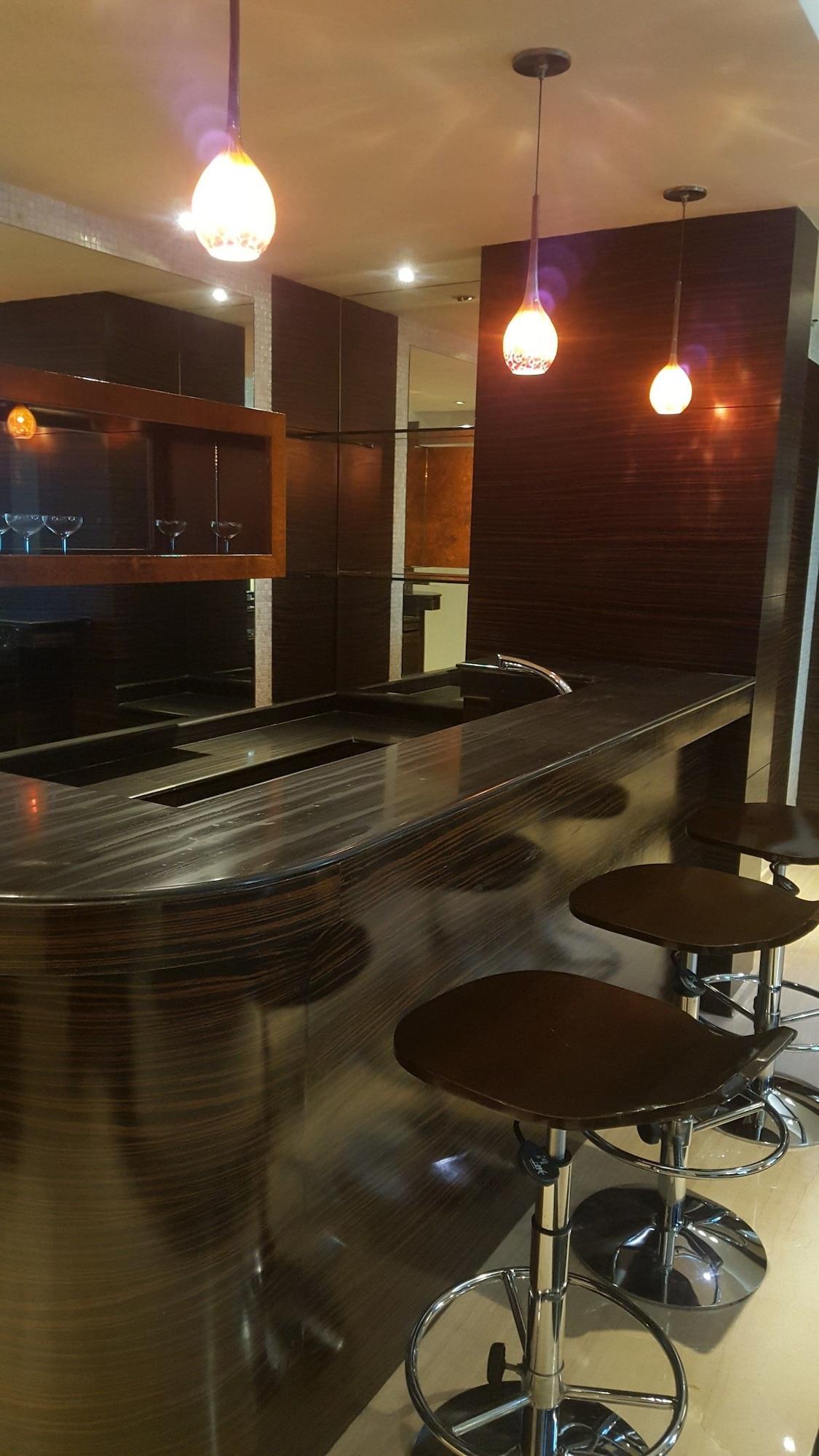 Vivanta Hyderabad, Begumpet Dış mekan fotoğraf A kitchen with a granite countertop