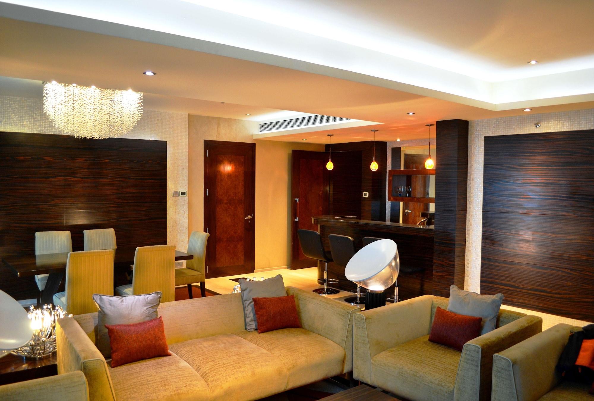 Vivanta Hyderabad, Begumpet Dış mekan fotoğraf The interior of a suite at the hotel