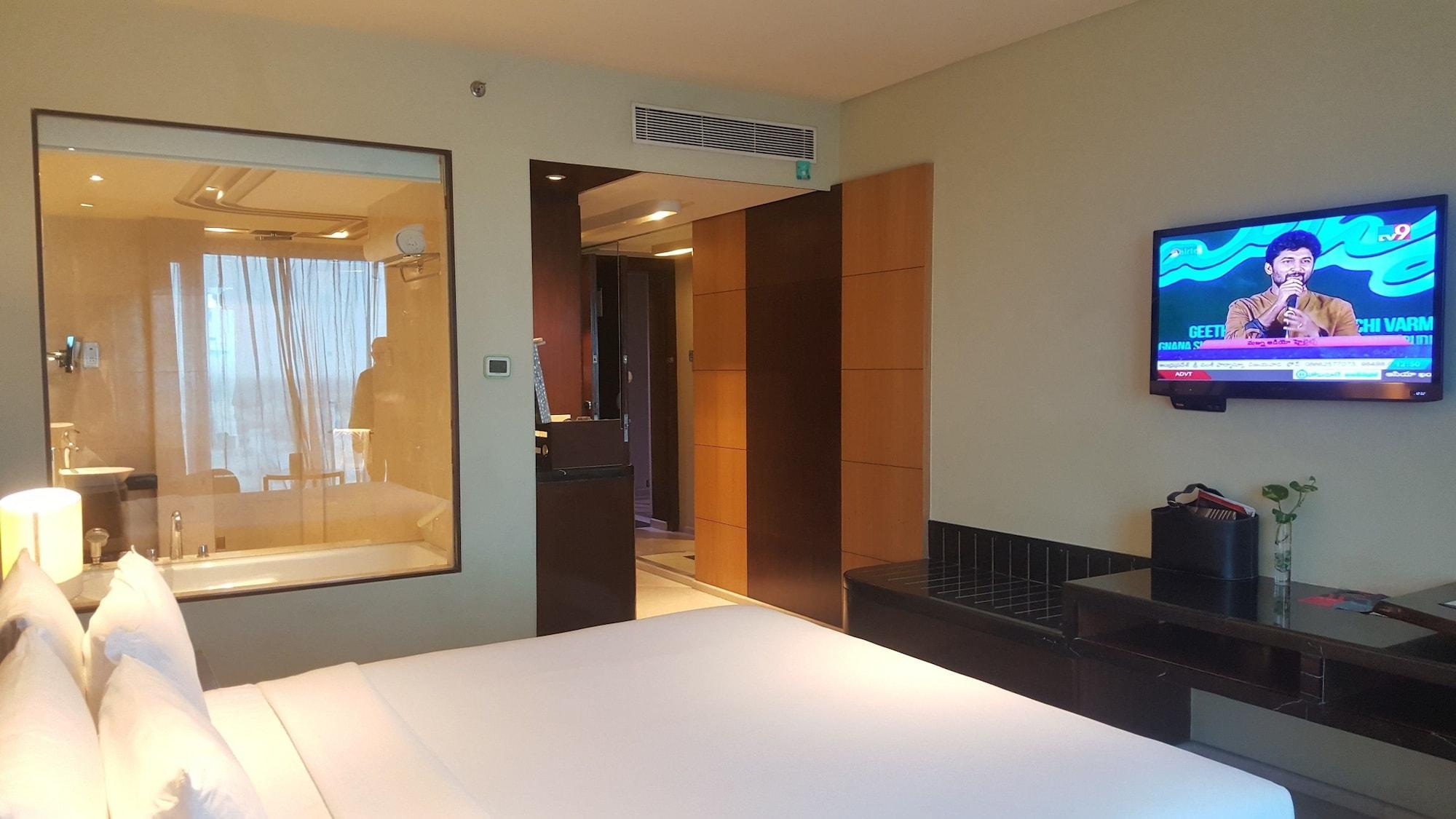Vivanta Hyderabad, Begumpet Dış mekan fotoğraf A room at the hotel