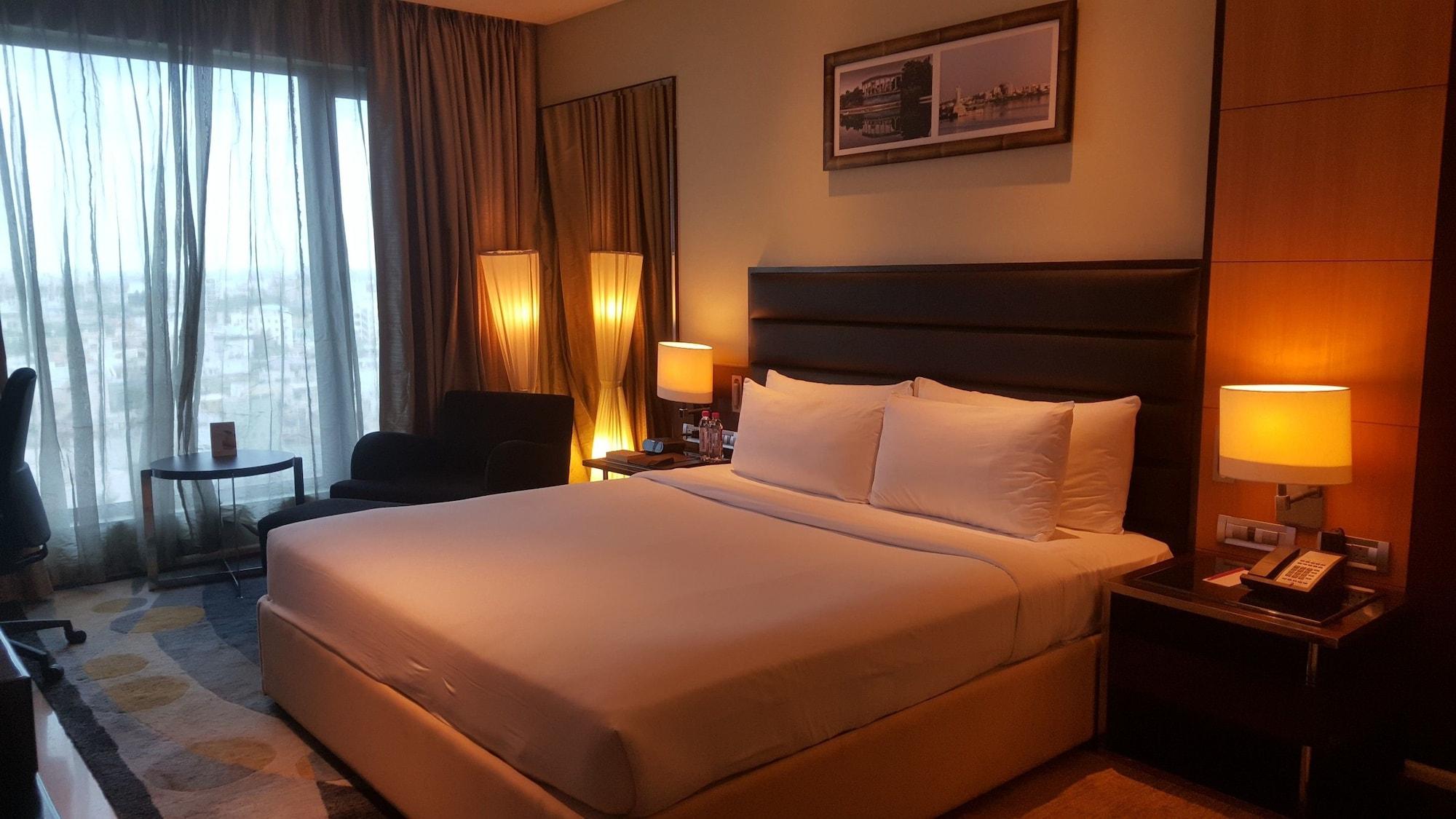 Vivanta Hyderabad, Begumpet Dış mekan fotoğraf A room at the hotel
