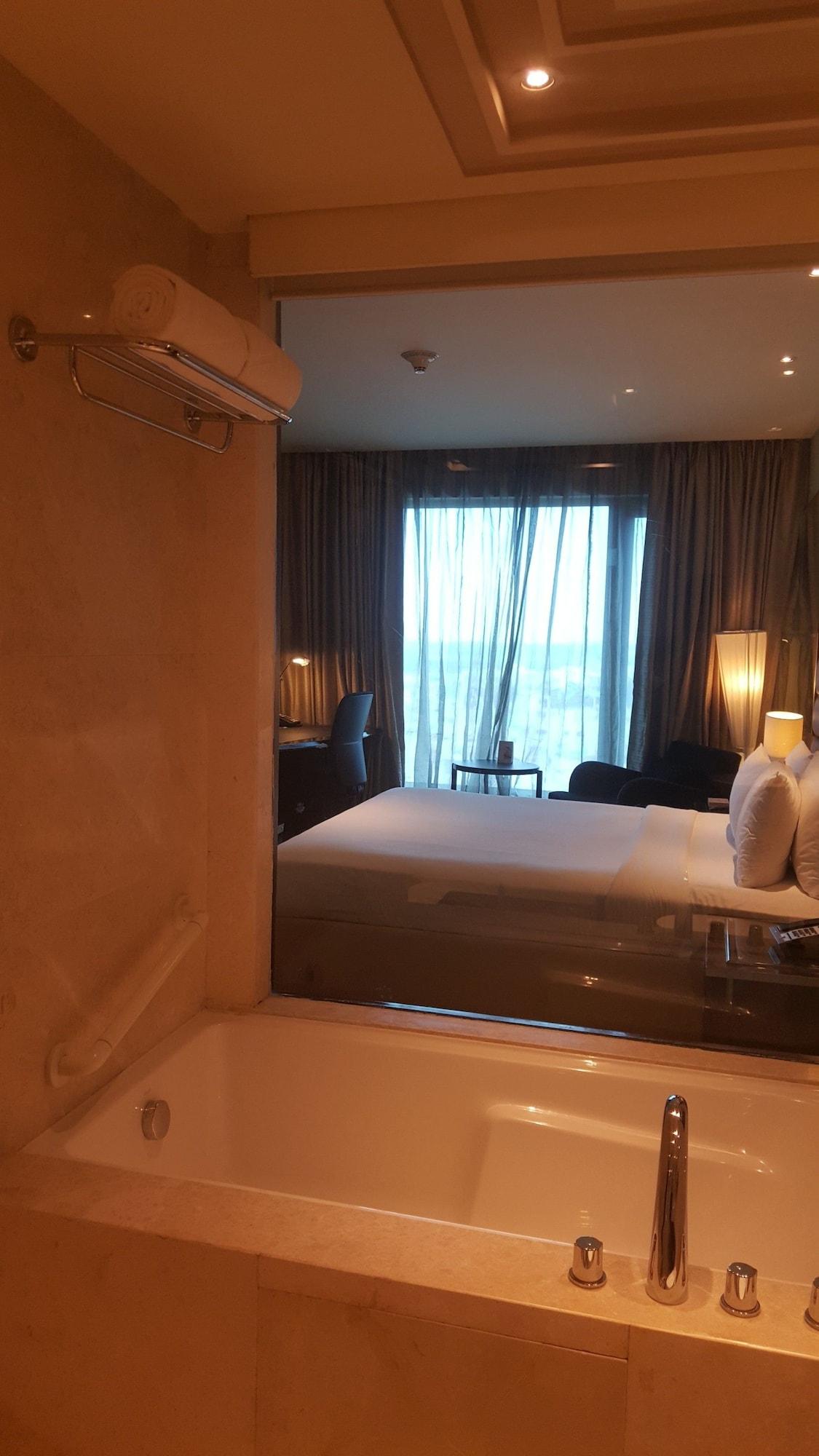 Vivanta Hyderabad, Begumpet Dış mekan fotoğraf A room at the hotel