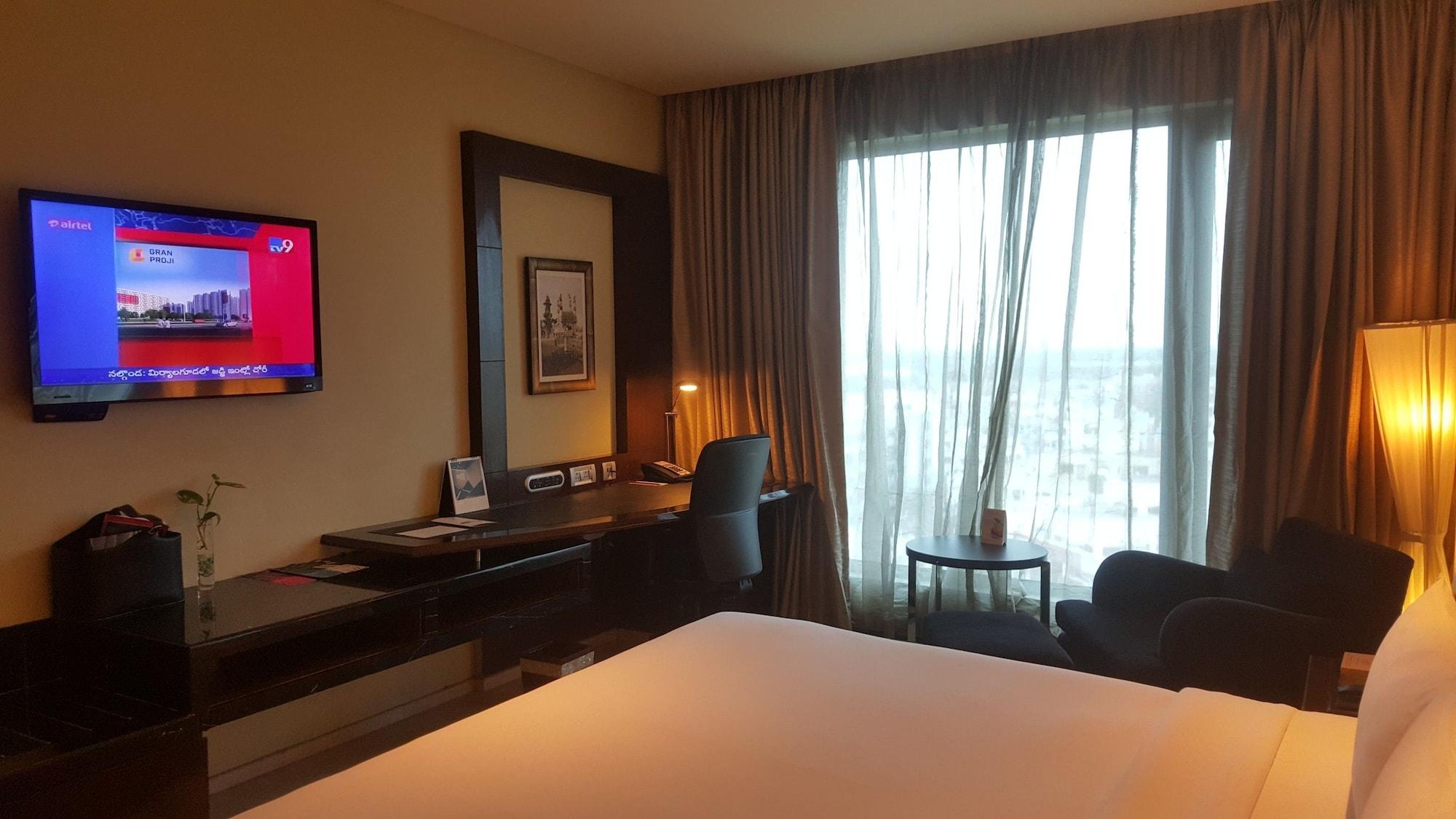 Vivanta Hyderabad, Begumpet Dış mekan fotoğraf A room at the hotel