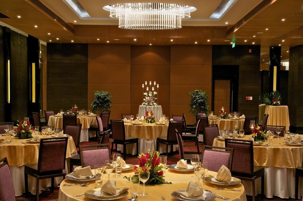 Vivanta Hyderabad, Begumpet Dış mekan fotoğraf The Imperial Hall