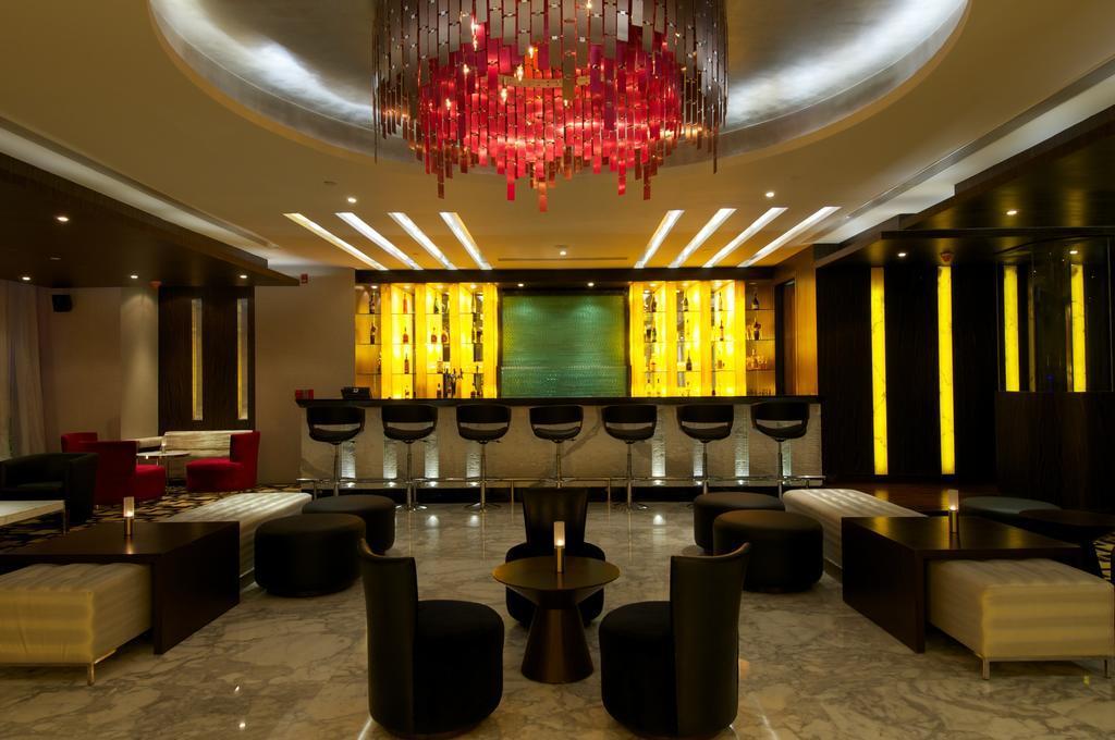 Vivanta Hyderabad, Begumpet Dış mekan fotoğraf The lobby of the hotel