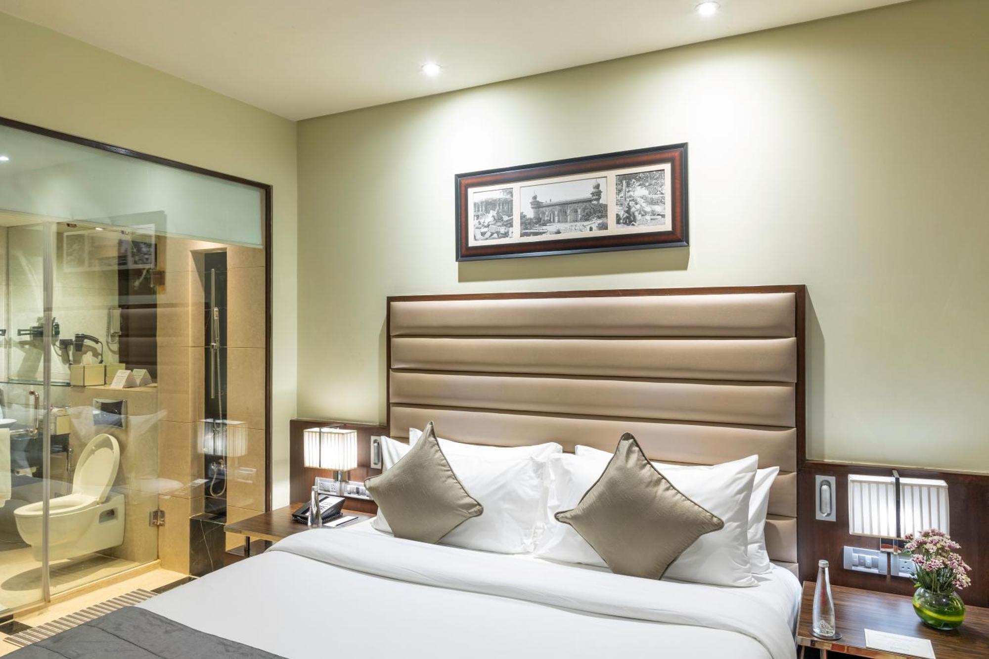 Vivanta Hyderabad, Begumpet Dış mekan fotoğraf A room at the hotel