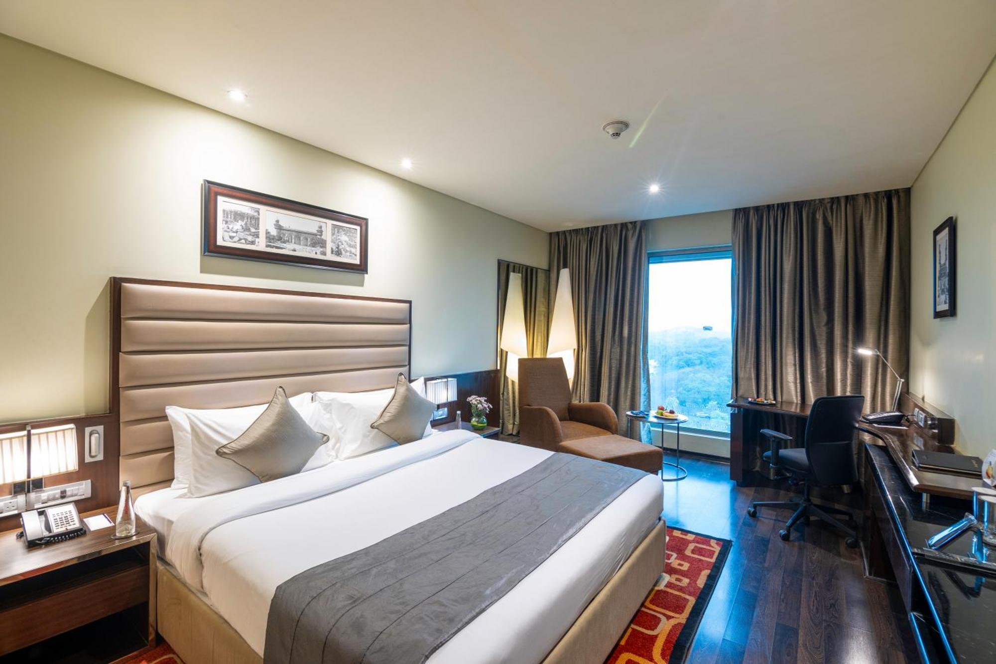 Vivanta Hyderabad, Begumpet Dış mekan fotoğraf A room at the hotel