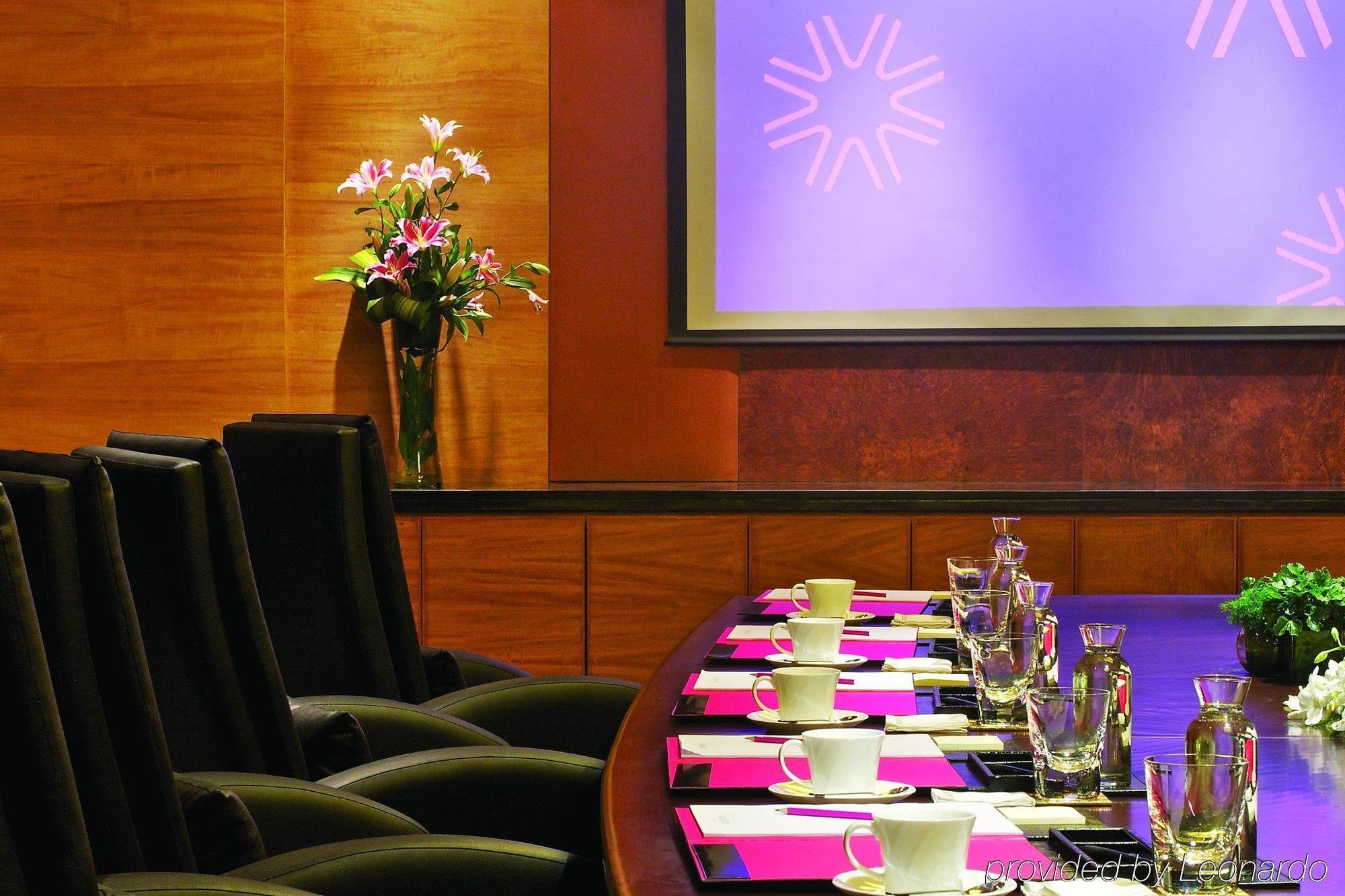Vivanta Hyderabad, Begumpet Konforlar fotoğraf Meeting room