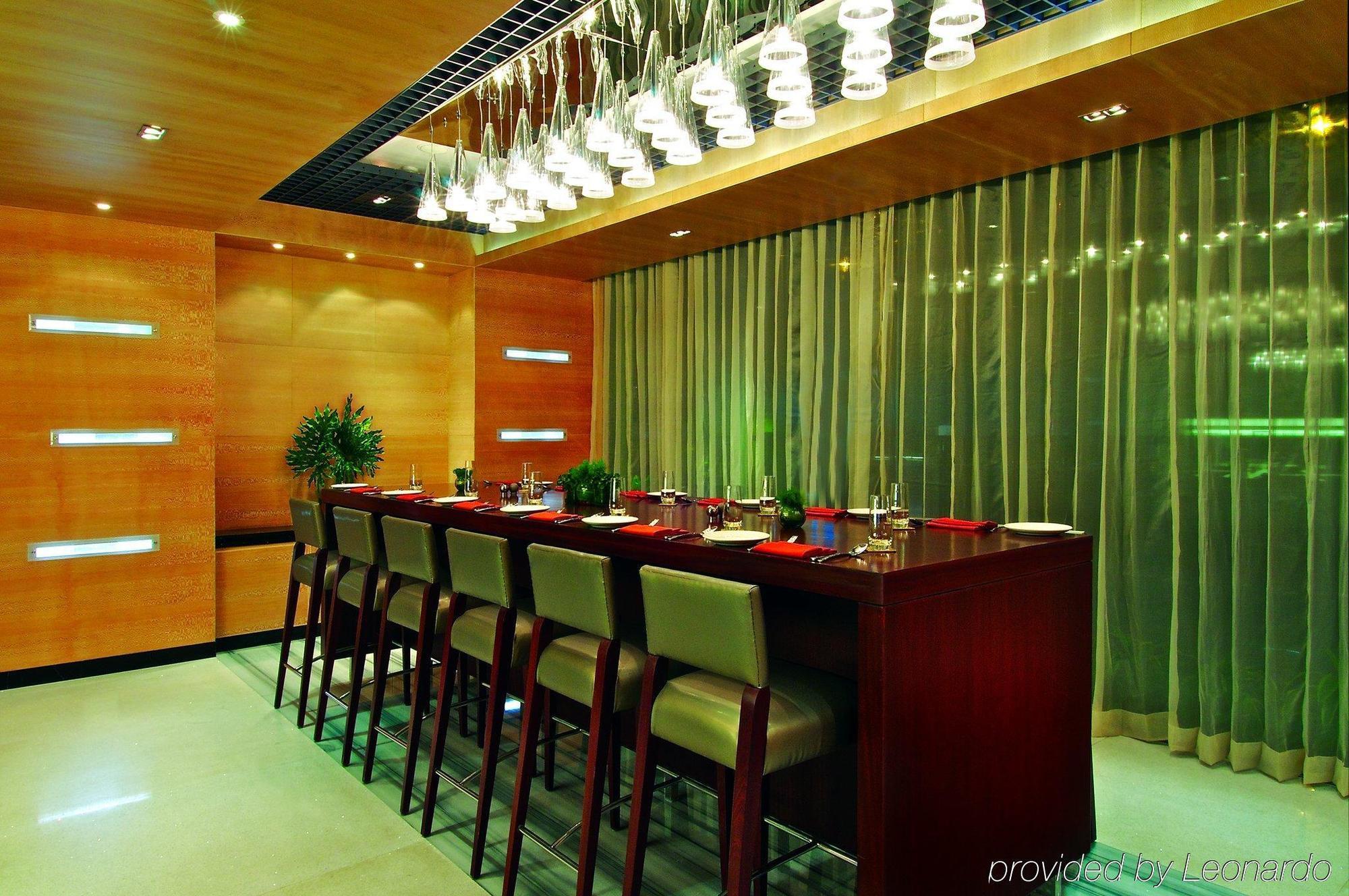 Vivanta Hyderabad, Begumpet Konforlar fotoğraf A restaurant in China