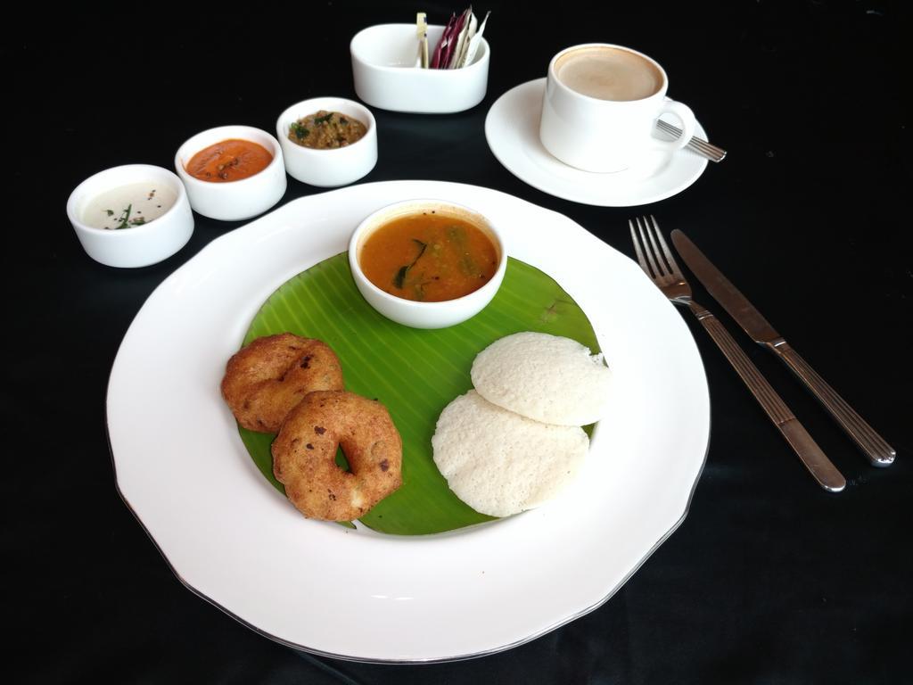 Vivanta Hyderabad, Begumpet Dış mekan fotoğraf South Indian breakfast