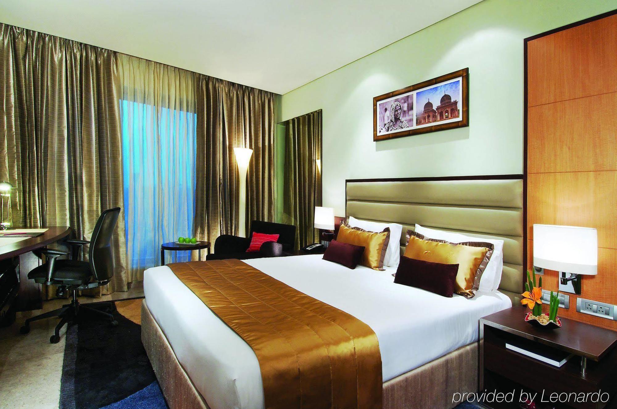 Vivanta Hyderabad, Begumpet Oda fotoğraf A room at the hotel