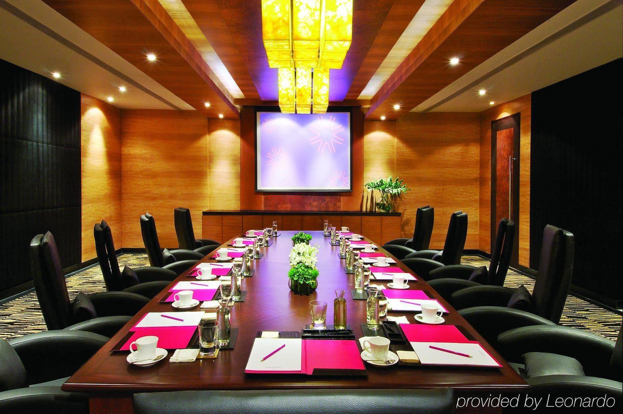 Vivanta Hyderabad, Begumpet Konforlar fotoğraf Boardroom