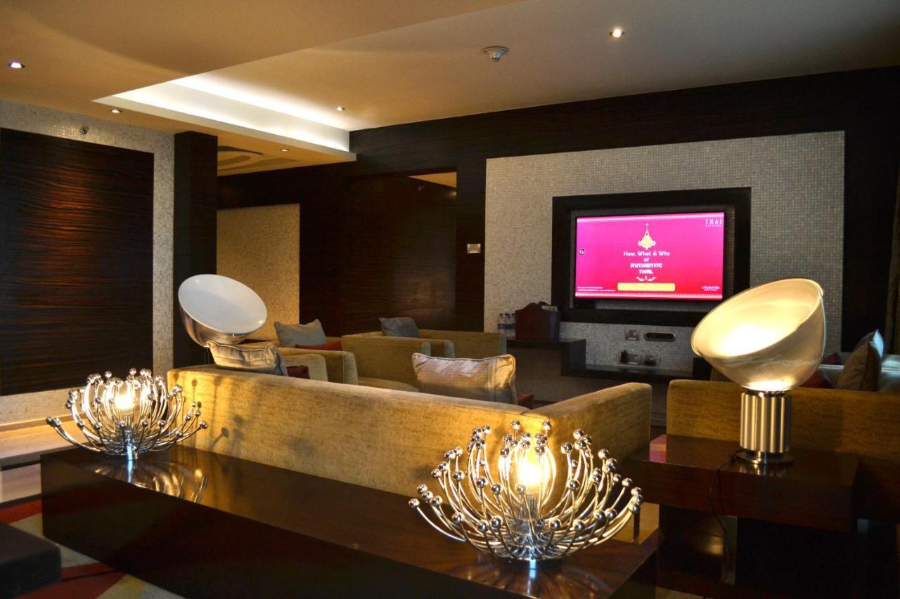 Vivanta Hyderabad, Begumpet Dış mekan fotoğraf The lounge at Cape Town International Airport