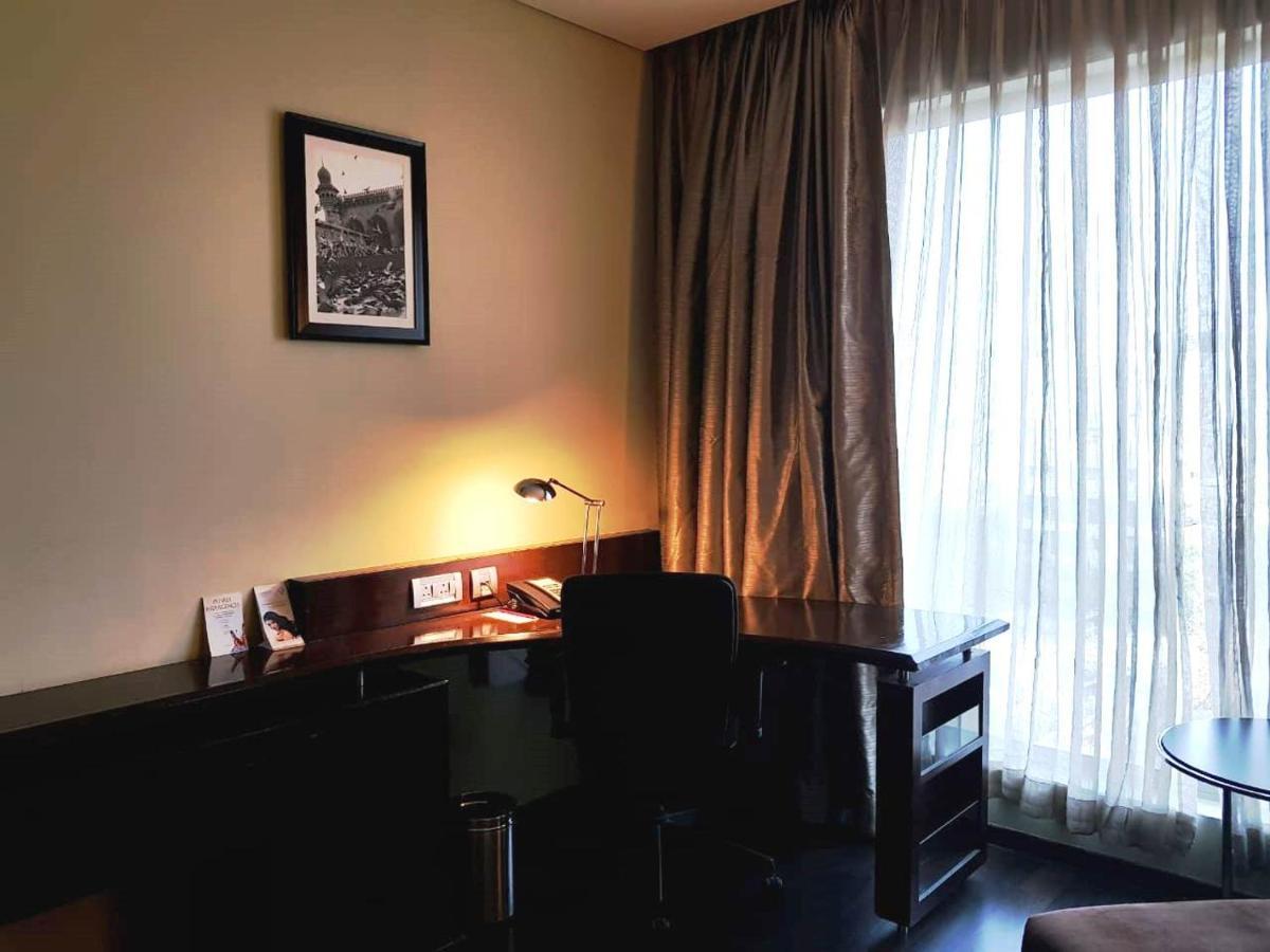 Vivanta Hyderabad, Begumpet Dış mekan fotoğraf A room at the Taj Bengal